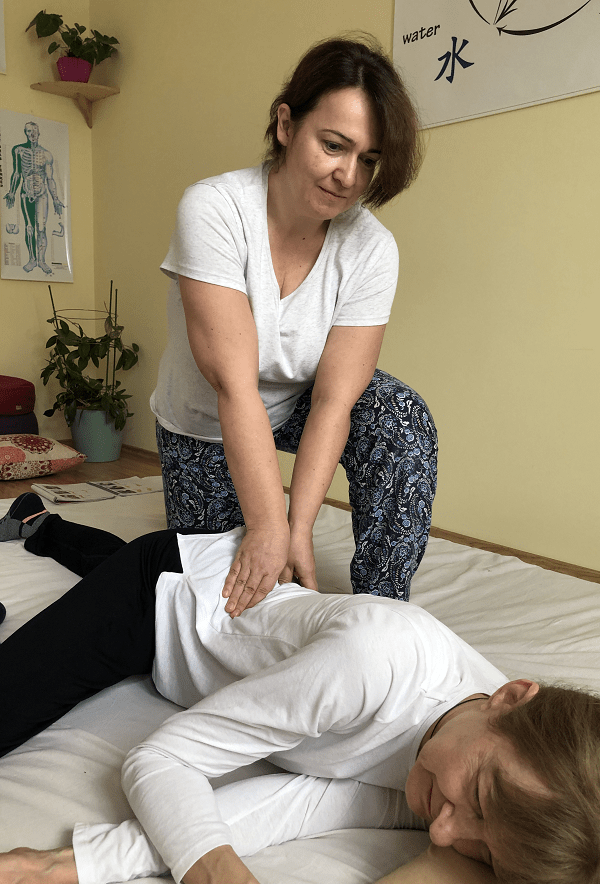 Shiatsu kezel s Hajnal Shiatsu