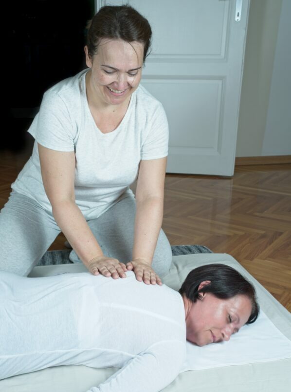 Shiatsu s massz zster pi k Hajnal Shiatsu