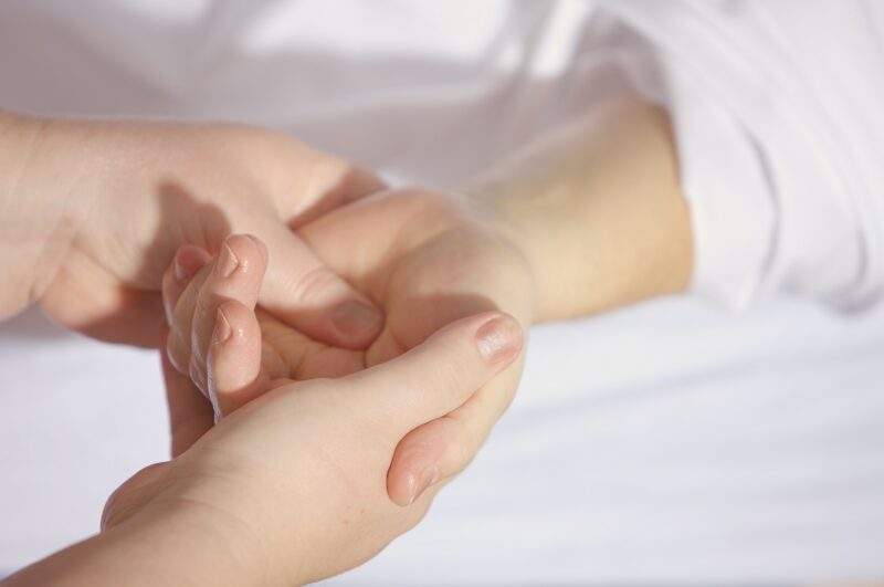 Hajnal Shiatsu - Shiatsu kezelés - kéz nyomása Hajnal Shiatsu - Shiatsu kezelés - kéz nyomása
